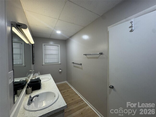 Building Photo - 319 Connelly Springs Rd