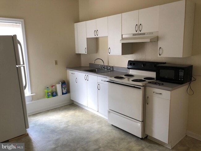 Building Photo - 104 S Loudoun St