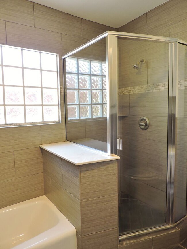Building Photo - Westcliff - TCU area four bedroom home for...