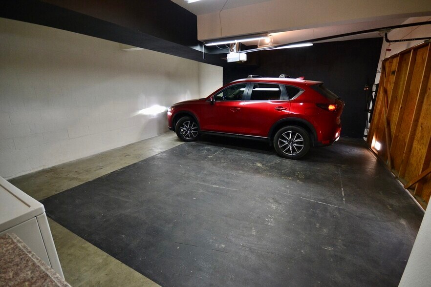 Ground floor 2-car garage or 500 sq f flex space with remote control - 3161 Weldon Ave