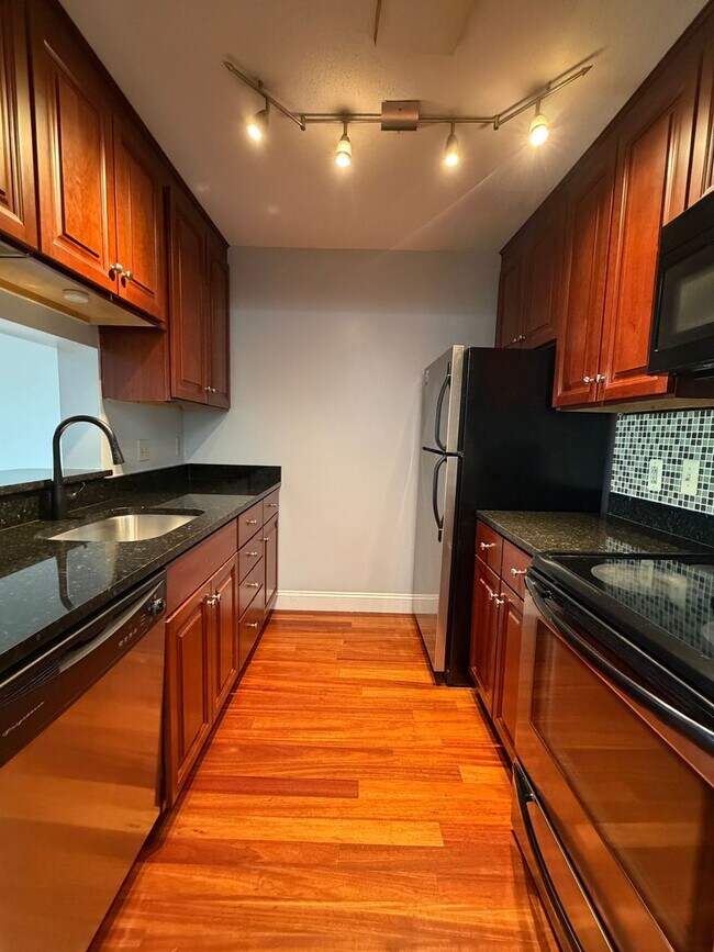 Building Photo - Deer Haven Preserve 2 bed, 1 bath 3rd floor unit