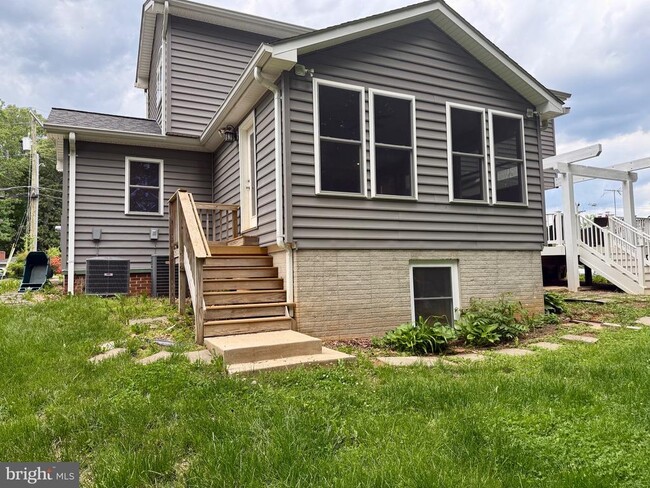 Building Photo - 6605 Keene Dr