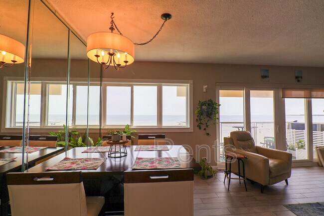 Building Photo - 825 Bayshore Dr