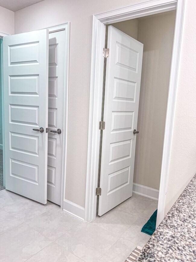 Building Photo - Beautiful 3 Bedroom Home with Pond View & No Rear Neighbors