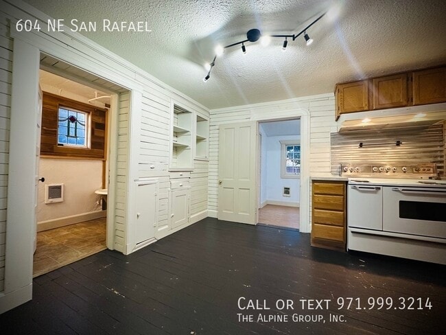 Building Photo - 604 NE San Rafael St