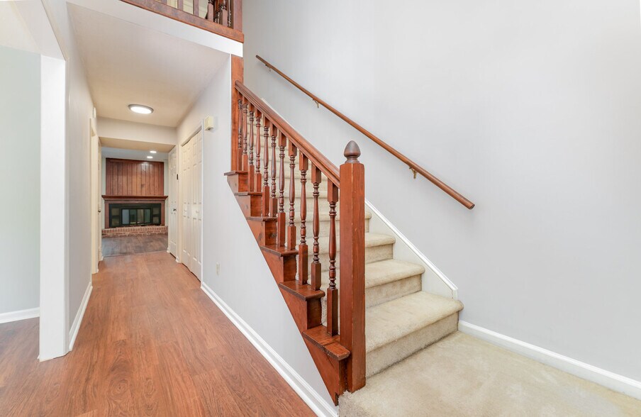 Building Photo - 1605 Budwood Dr