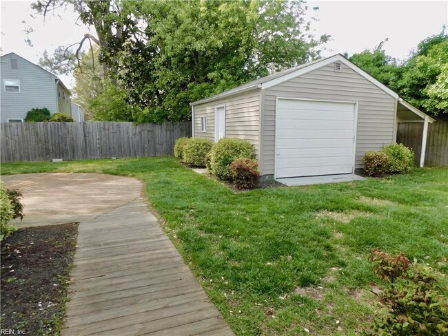 Building Photo - 5804 Susquehanna Dr
