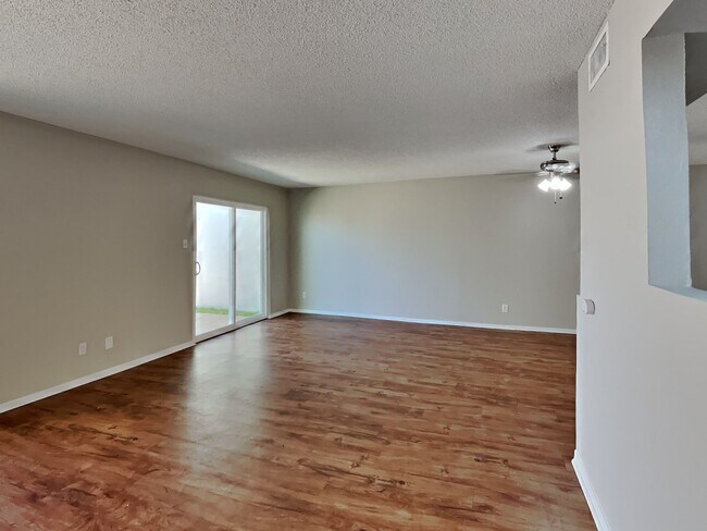 Building Photo - 3224 E 63rd St