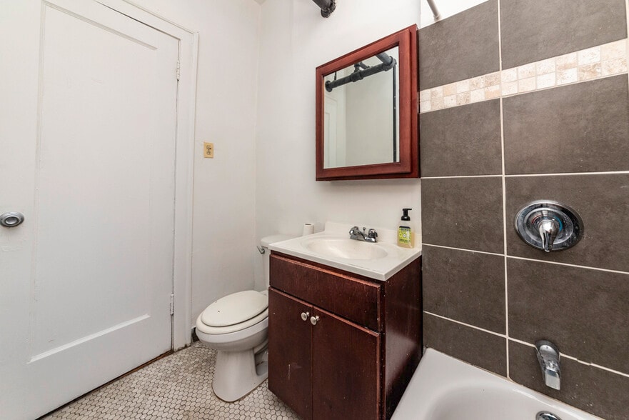 Building Photo - 5704 S Harper Ave