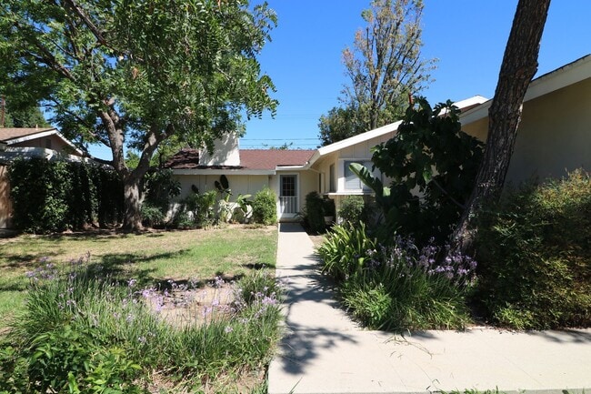 Building Photo - 3 BEDROOM, 2 BATH:  Home for Lease in Nort...