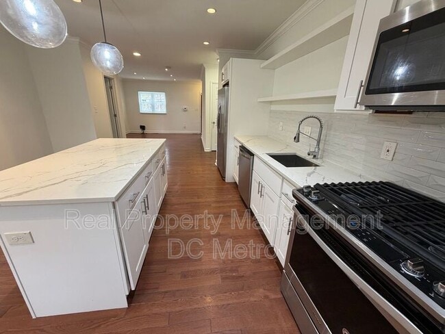 Building Photo - 405 Valley Ave SE