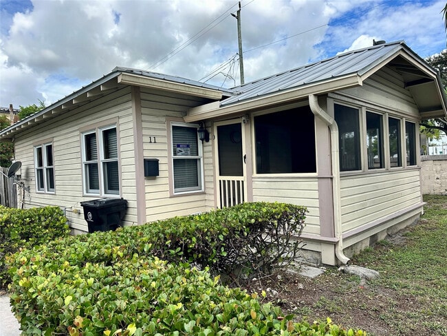 Building Photo - 11 SW 11th Ave