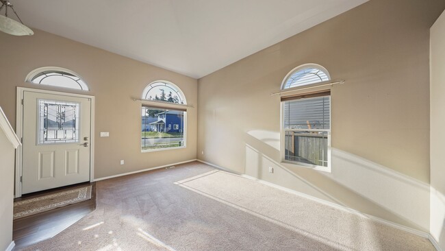 Building Photo - 4 Bed 2.5 Bath - Small Pet Friendly - Large Backyard - NAS Whidbey