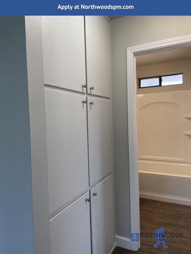 Building Photo - Very Nice-Recently Remodeled 2 Bedroom 1 B...