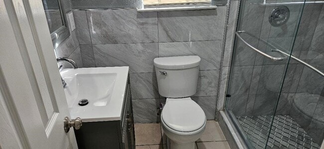 Building Photo - 7011 Hillsboro St