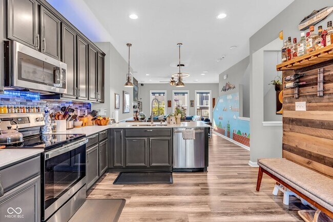 Building Photo - 315 Steeples Blvd