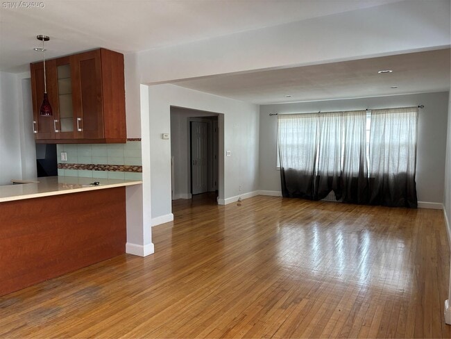 Building Photo - 570 Church Ave