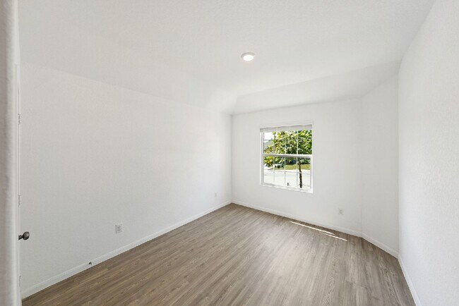 Building Photo - Primary Closet Made for Kings & Queens - UP TO 1 MONTH FREE RENT AVAILABLE!