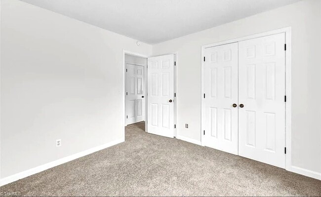 Building Photo - 2328 W Vandalia Rd