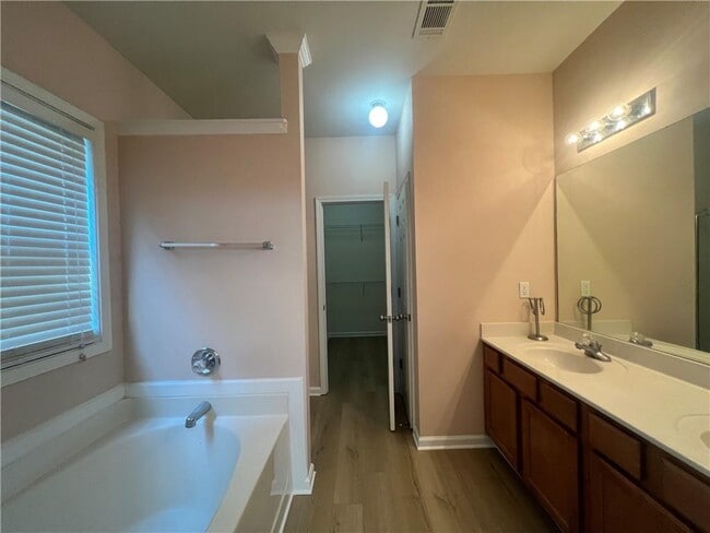 Building Photo - 2233 Worrall Hill Dr