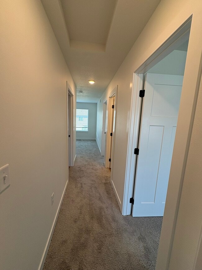 Building Photo - 230 Nw Waverly Dr