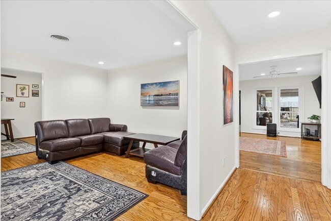 Building Photo - 722 Brock Dr