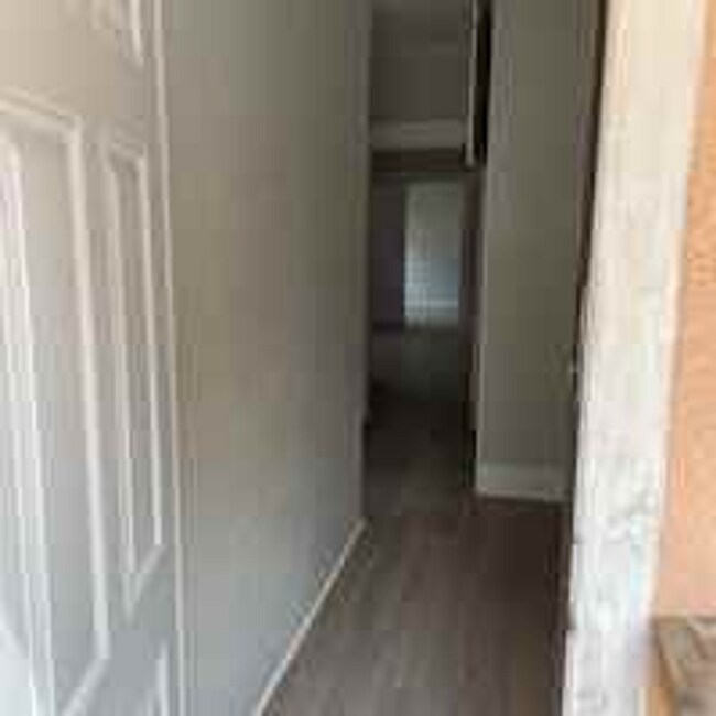 Building Photo - 612 26th St W