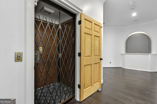 Building Photo - 300 Island Cove Dr