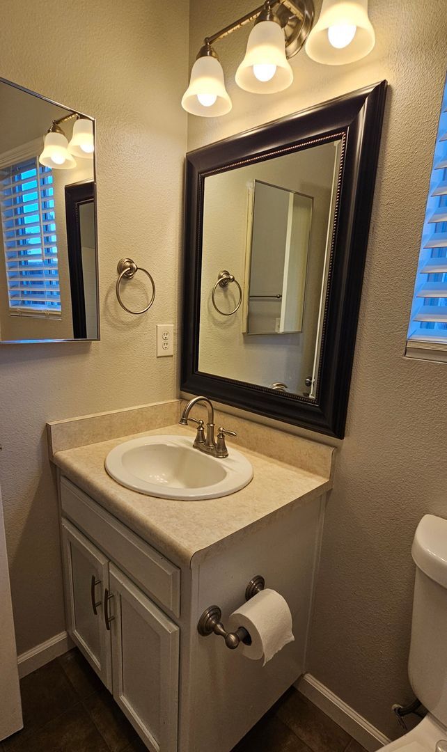 Building Photo - Kingsburg House for Rent
