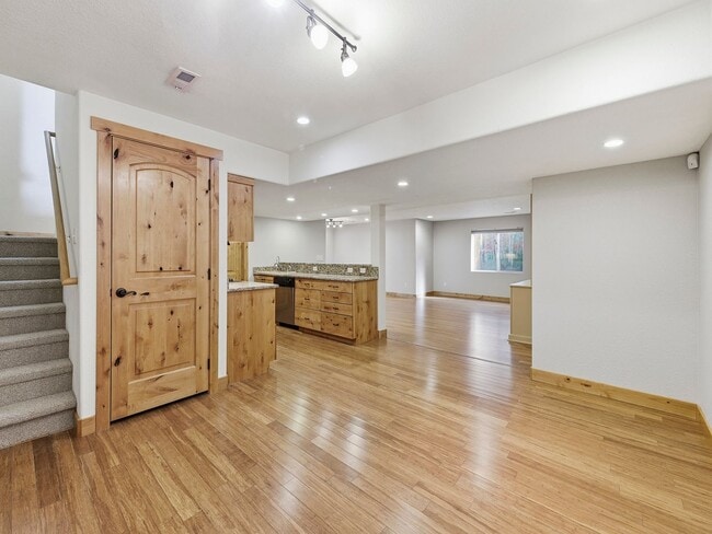 Building Photo - Beautiful 4-Bedroom Townhome With Finished Basement & 2 Full Kitchens!