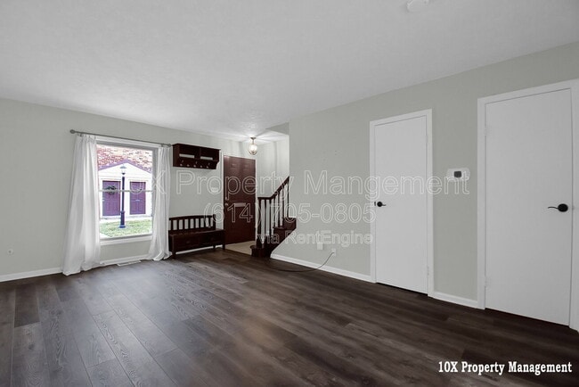 Building Photo - 911 Manor Ln