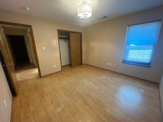 Building Photo - 3 Bed 2 Bath in Edgewood