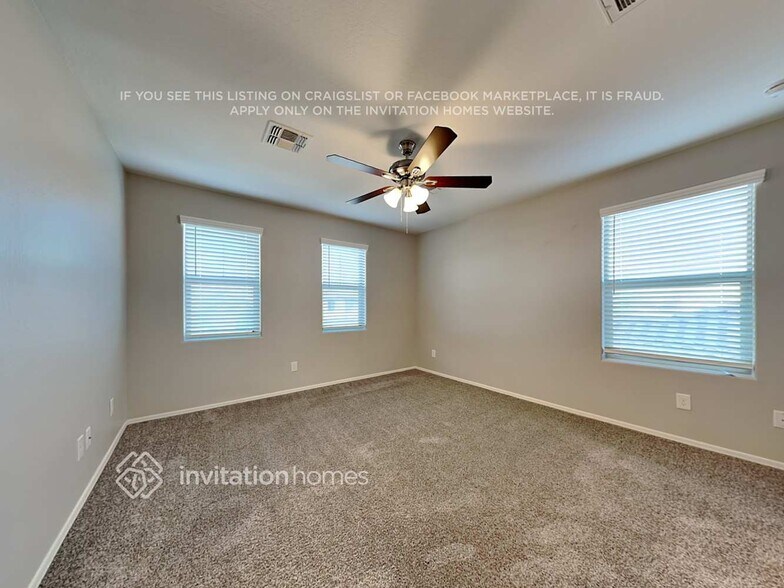 Building Photo - 4465 Kirkland Ave