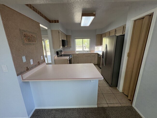 Building Photo - Beautiful eastside location