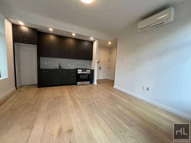 Building Photo - Luxurious 1 bedroom/1 Bathroom apt w/ huge...