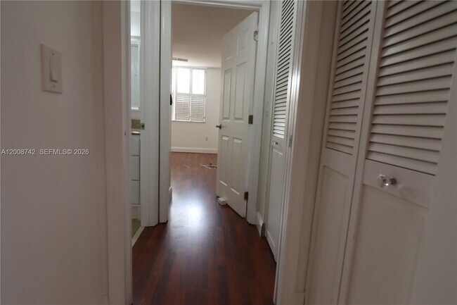 Building Photo - 4836 N State Rd 7