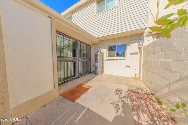Building Photo - 4558 N 15th Ave