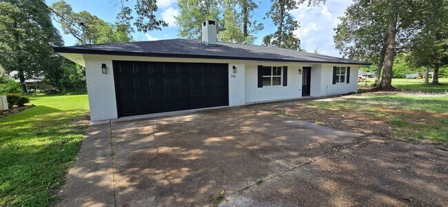 Primary Photo - 204 Dogwood Ln