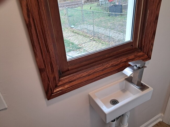 Building Photo - 941 Sargent Ave