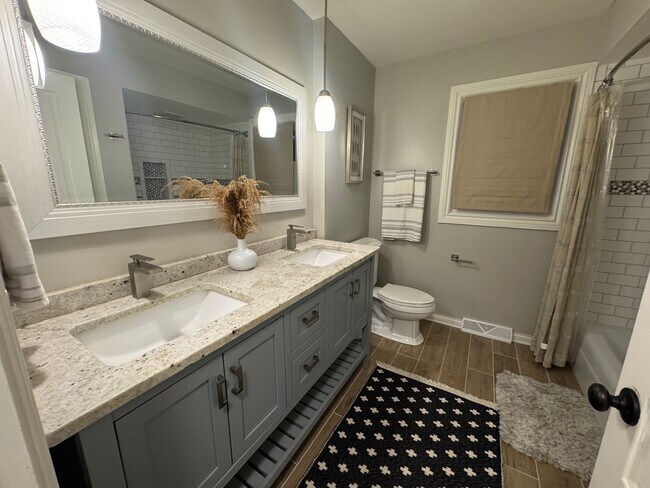 Building Photo - 1014 St Andrews Way