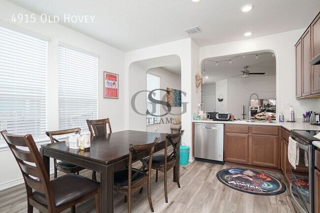 Building Photo - 4915 Old Hovey