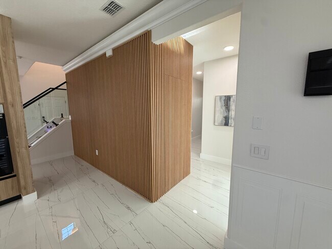 Building Photo - 5380 Oakbourne Ave