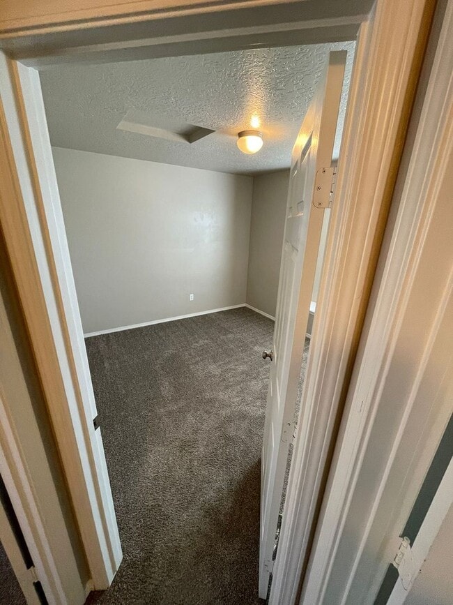 Building Photo - Ready Now / 4 Bed PLUS Large BONUS ROOM and 2.5 BA great spacious home!