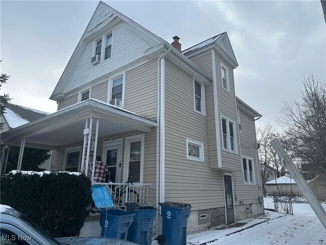 Primary Photo - 2634 Apple Ave