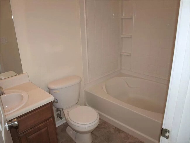 Building Photo - Three Bedroom Town Home, Total Electric
