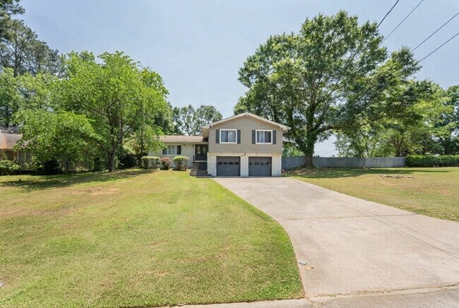 Building Photo - 725 Swamp Creek Dr