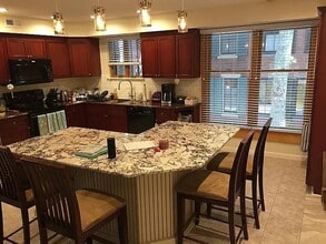 Building Photo - 2044 Appletree St