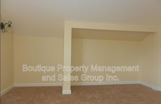 Building Photo - 5712 Lorelei Ave