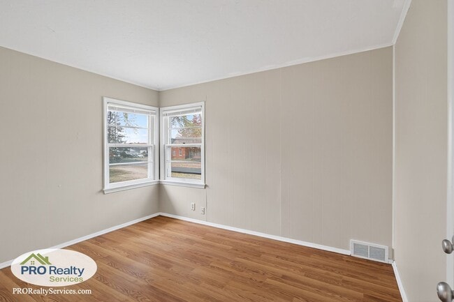 Building Photo - 3 Bedroom Home **50% off December's Rent with a December 2025 Move In**