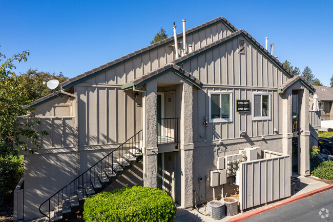 Primary Photo - Lakeview Condominiums